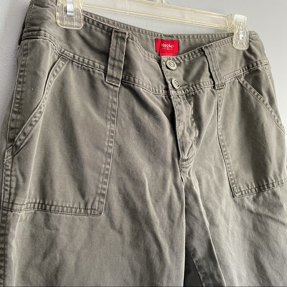 Green-Grey Juniors Capri Pants Mossimo sz11 - Picture 3 of 4